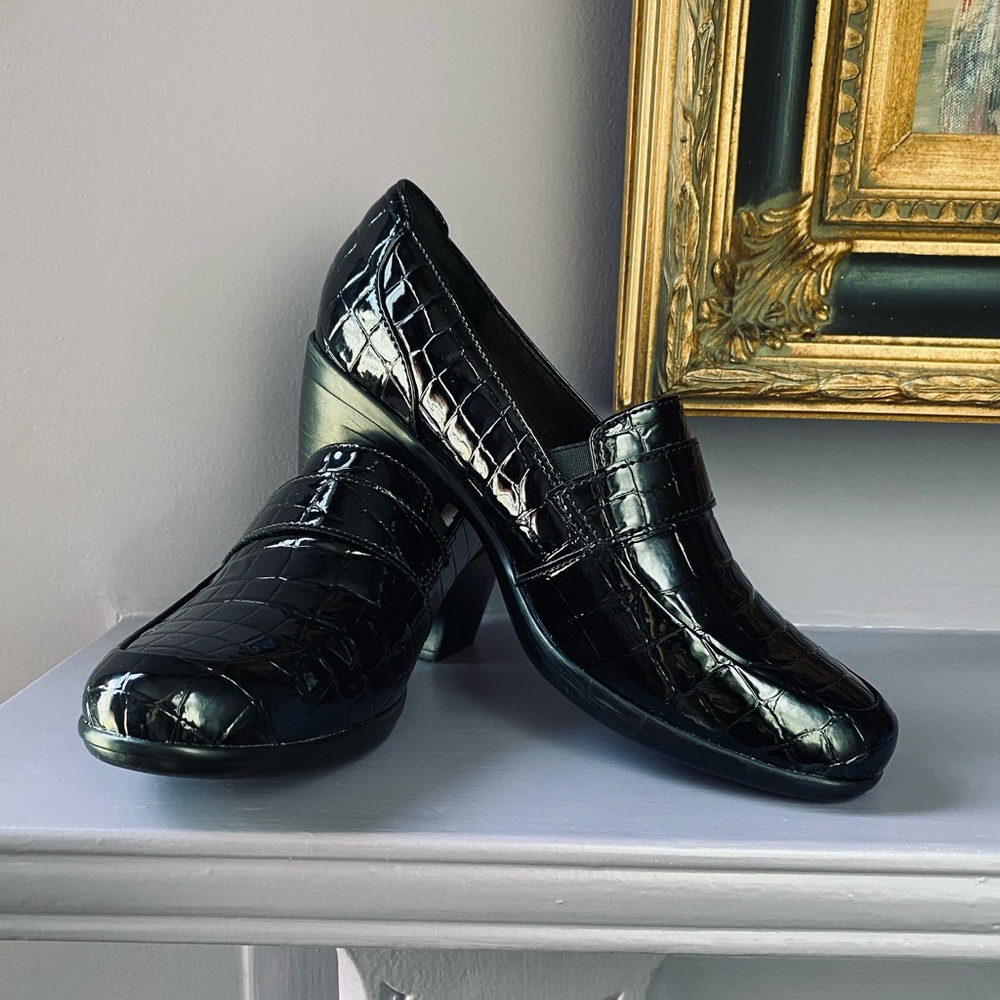 Clarks Ultimate Comfort Black Patent Leather Aligator Clogs Loafers Womens 9